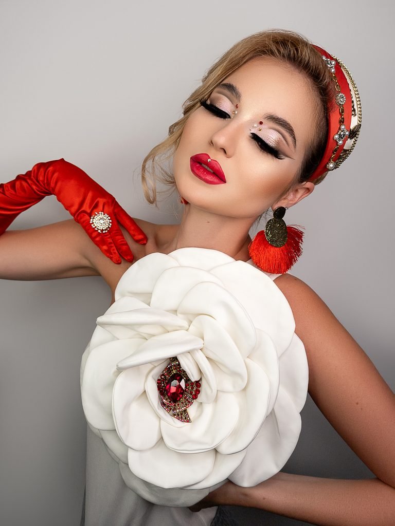 Erika Vigh Turns Late Start Into Global Makeup Success 2 1000015874