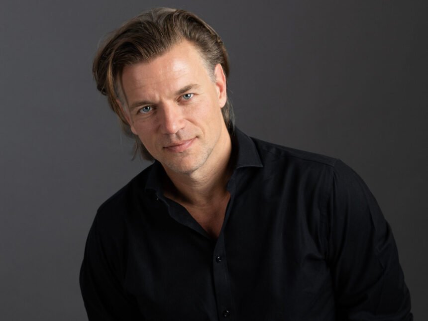 Dr. Tom van Eijk