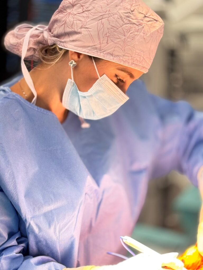Nicole Echeverry: Building a Global Future in Plastic Surgery 2 Nicole Echeverry